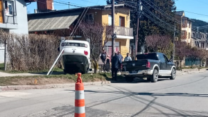 Violento choque y vuelco a pocas cuadras del centro de Bariloche