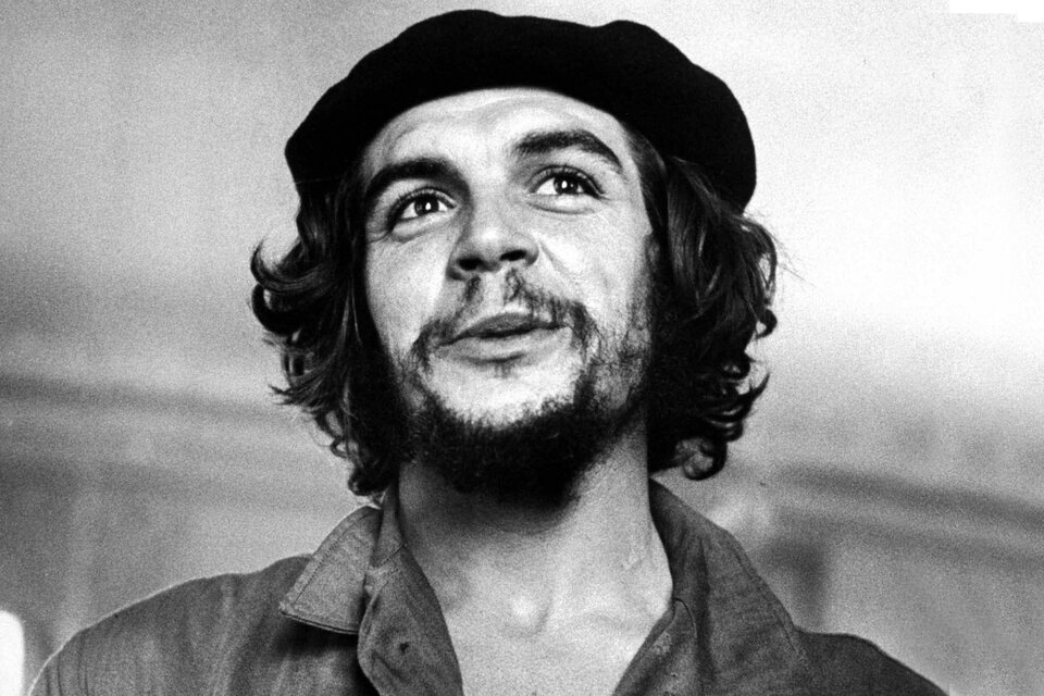 Ernesto Che Guevara es ejecutado en Bolivia en 1967. 