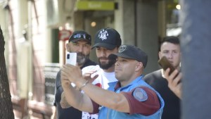 Furor por la llegada de Maluma a la Argentina: paseos por Buenos Aires y selfies con fanáticos