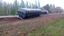 Imagen de Por la lluvia, volcó un camión en Allen y está cortado el tránsito en Ruta 22