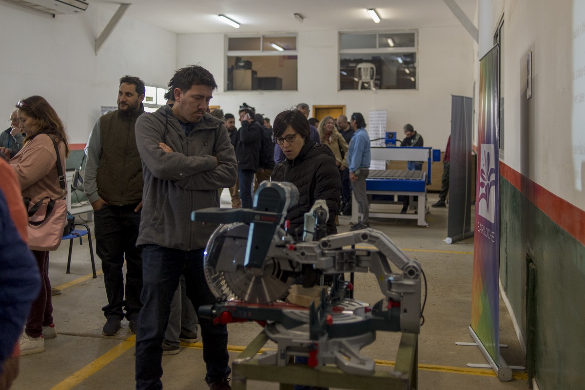 El municipio de Bariloche con fondos nacionales compró equipamiento para poner en marcha el Centro de Servicios de Herrería y Carpintería. Foto: Marcelo Martinez