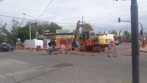 Cortarán una de las calles principales del oeste de Neuquén por quince días por una obra cloacal