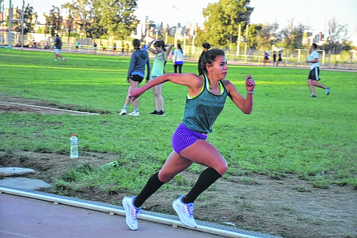 La cipoleña finalizó los 800 metros en 2 minutos y 10 segundos.