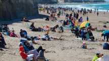 Imagen de En fotos, así se vivió el domingo en Las Grutas: el sol acompaño a quienes fueron a la playa