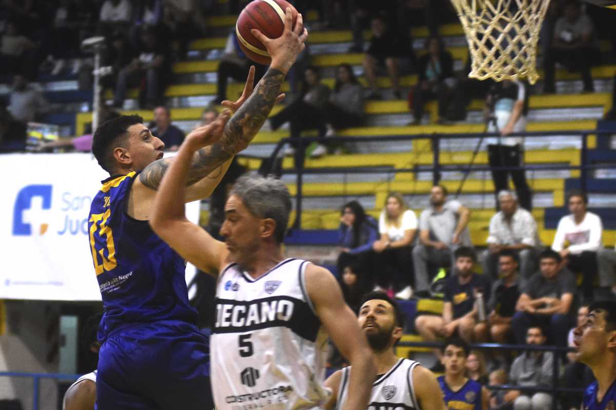 Facundo Sanz está mostrando lo mejor de su repertorio en el arranque de la temporada de la Liga Argentina. Fotos: Andrés Maripe 