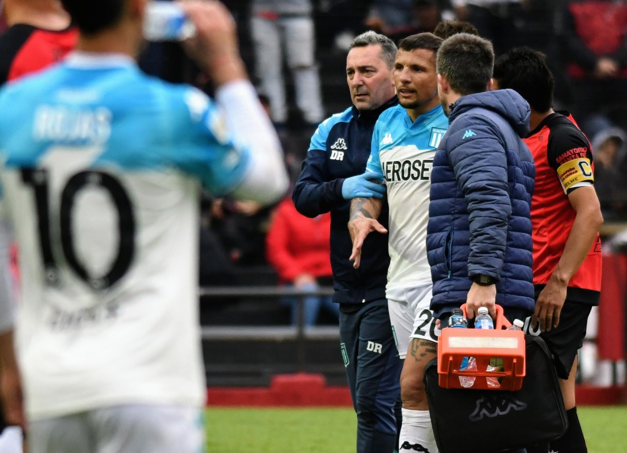 Emiliano Vecchio estará fuera de las canchas por, al menos, seis meses.