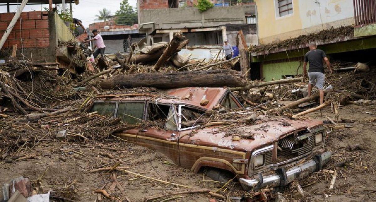Al menos 25 muertos debido a las históricas lluvias en Venezuela. Foto: AP 