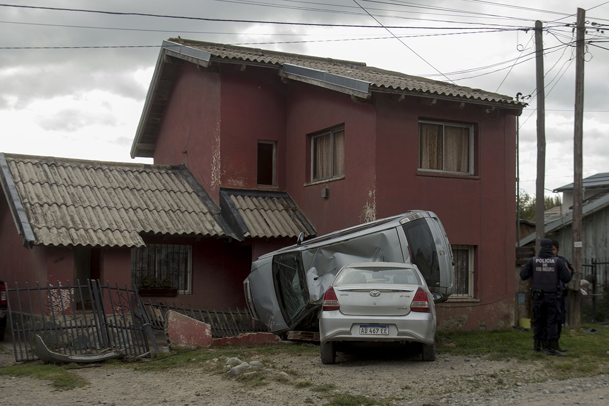 Un Chevrolet Meriva volcó en Morales al 1.200. Foto: Marcelo Martínez