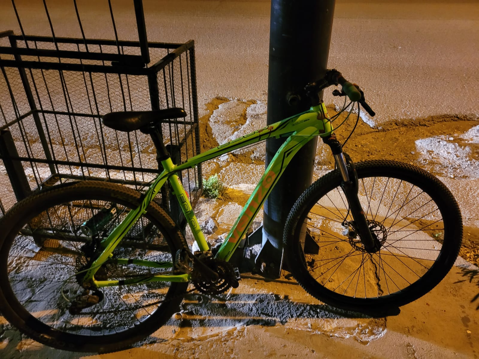 La bicicleta y las pertenencias del joven fueron resguardadas por la policía. 