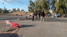 Imagen de Levantaron el corte en Ruta 7 de hospitalarios de Centenario y el de la 67 de parceleros