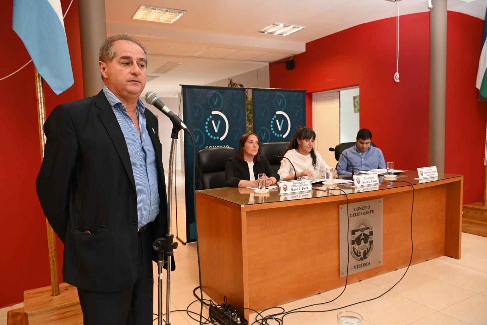 Pérez Morando juró como nuevo Defensor del Pueblo de Viedma. Foto: Marcelo Ochoa.