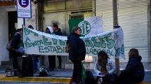 Imagen de Corte en el centro Neuquén de trabajadores de ATE y protesta en Casa de Gobierno