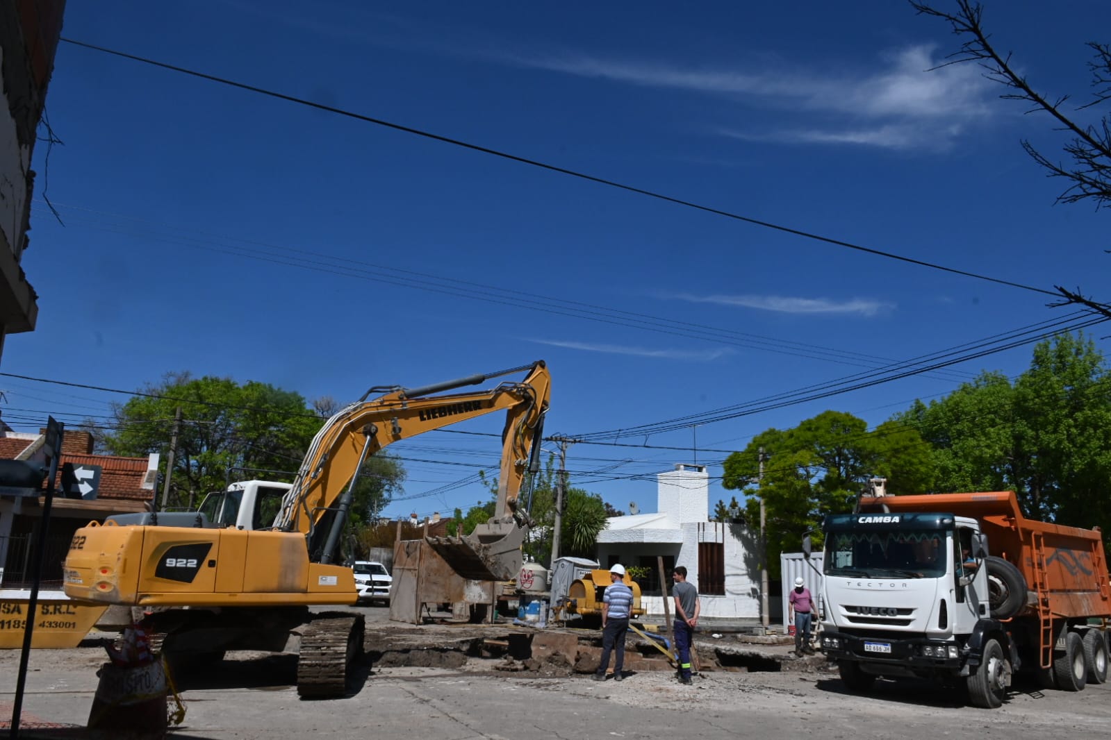 La rotura se produjo a metros de la Escuela N° 8 de Viedma. Foto: Marcelo OChoa.