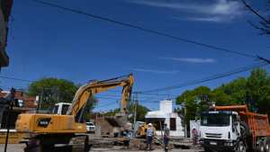 Lentamente se restablece el servicio de agua tras la rotura de una cañería en Viedma