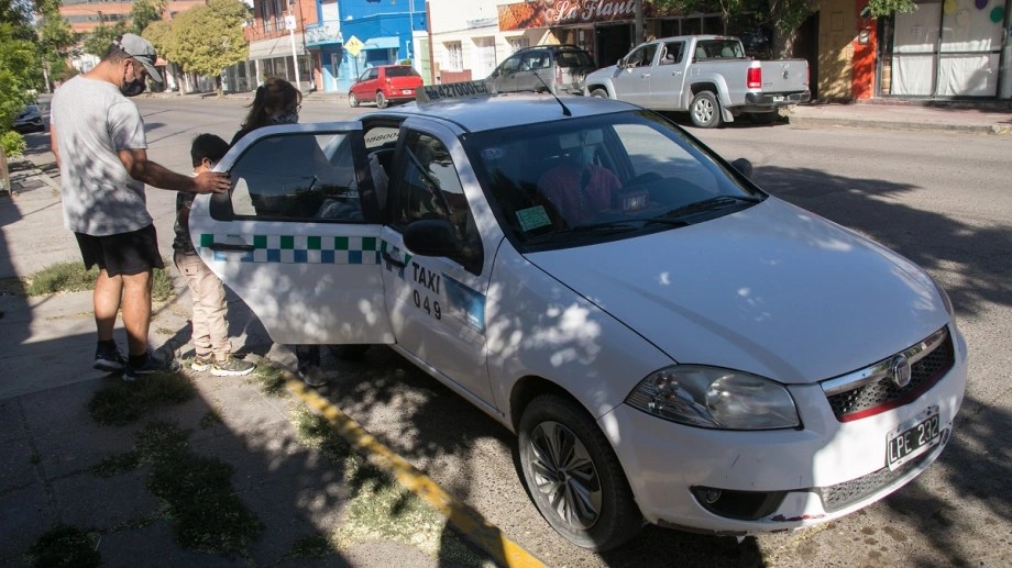 Subir a un taxi cuesta 200 pesos y contando. Foto: archivo/Pablo Leguizamon.