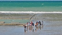 Imagen de «Esto es hermoso»: La alegría de los chicos del norte neuquino que viajaron a Las Grutas a conocer el mar