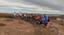 Imagen de Turismo de cercanía: recorrer en bicicleta este sitio único de Villa El Chocón