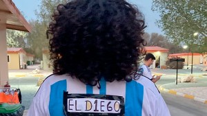 Diego Maradona, el mejor disfraz de la primera fiesta de hinchas en el Mundial de Qatar 2022