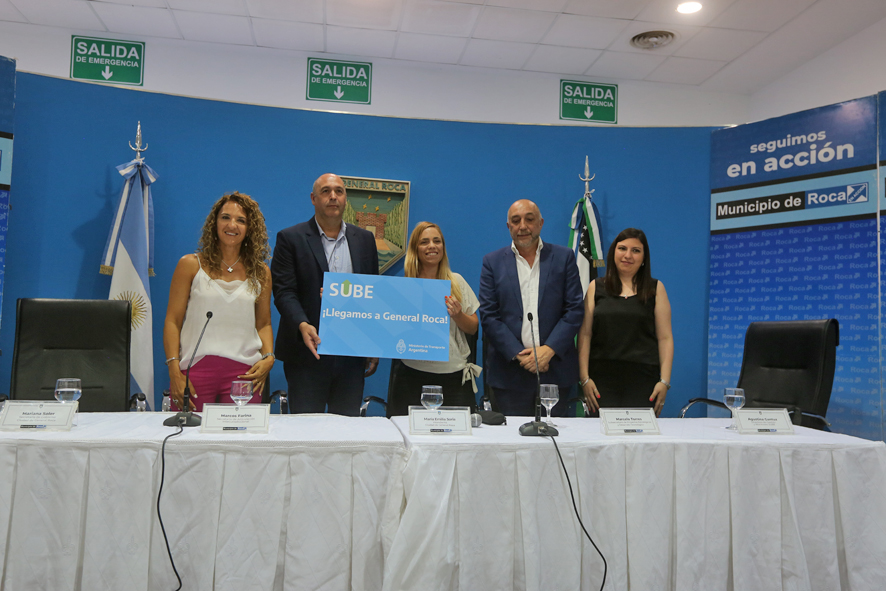 En los próximos minutos, comenzará la tarjeta SUBE como método de pago en el transporte urbano de Roca. Foto: Juan Thomes. 