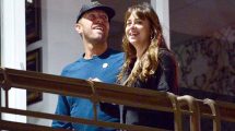 Imagen de El mal momento que pasaron Chris Martin y Dakota Johnson antes de venir a Argentina