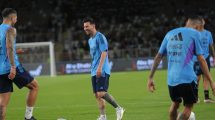 Imagen de Con Messi a la cabeza, la selección argentina revolucionó Abu Dhabi y se alista para Qatar