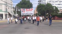 Imagen de Corte y marcha en el centro de Neuquén: advierten por 800 despidos