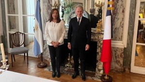 Por la postulación de Bariloche 2027, Carreras se reunió con el embajador argentino en Francia