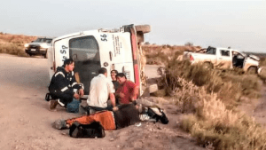 Choque en Añelo terminó con el vuelco de una camioneta 