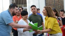 Imagen de Vecinos de Viedma recibieron sus certificados del programa Emprender