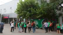 Imagen de «Miniaguinaldo»: cortan una calle en Roca por supuestos errores en la liquidación