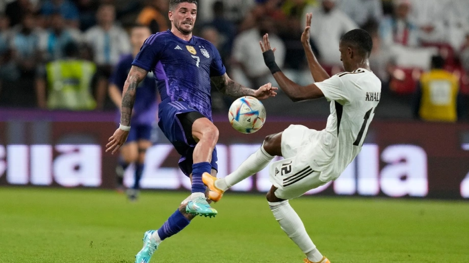 Rodrigo De Paul utilizó unos botines con una dedicatoria especial en el partido ante Emiratos Árabes.  