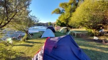 Imagen de Fin de semana largo: un camping maravilloso a orillas del río Negro con trekking al Valle de la Luna Rojo