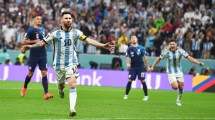 Imagen de La Selección Argentina se queda hasta el último día en Qatar por fútbol, corazón y por el genio interminable de Messi