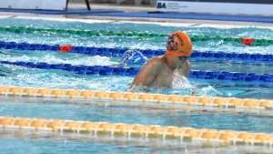 Bottos, el niño de los títulos nacionales en natación