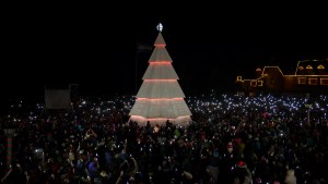 Hoy brilla Bariloche: se enciende el árbol gigante de Navidad