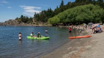 Imagen de Rescataron a una mujer que intentó cruzar a una isla del Nahuel Huapi y a un pescador en el río Manso