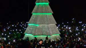 Este domingo, Bariloche enciende su árbol de Navidad gigante