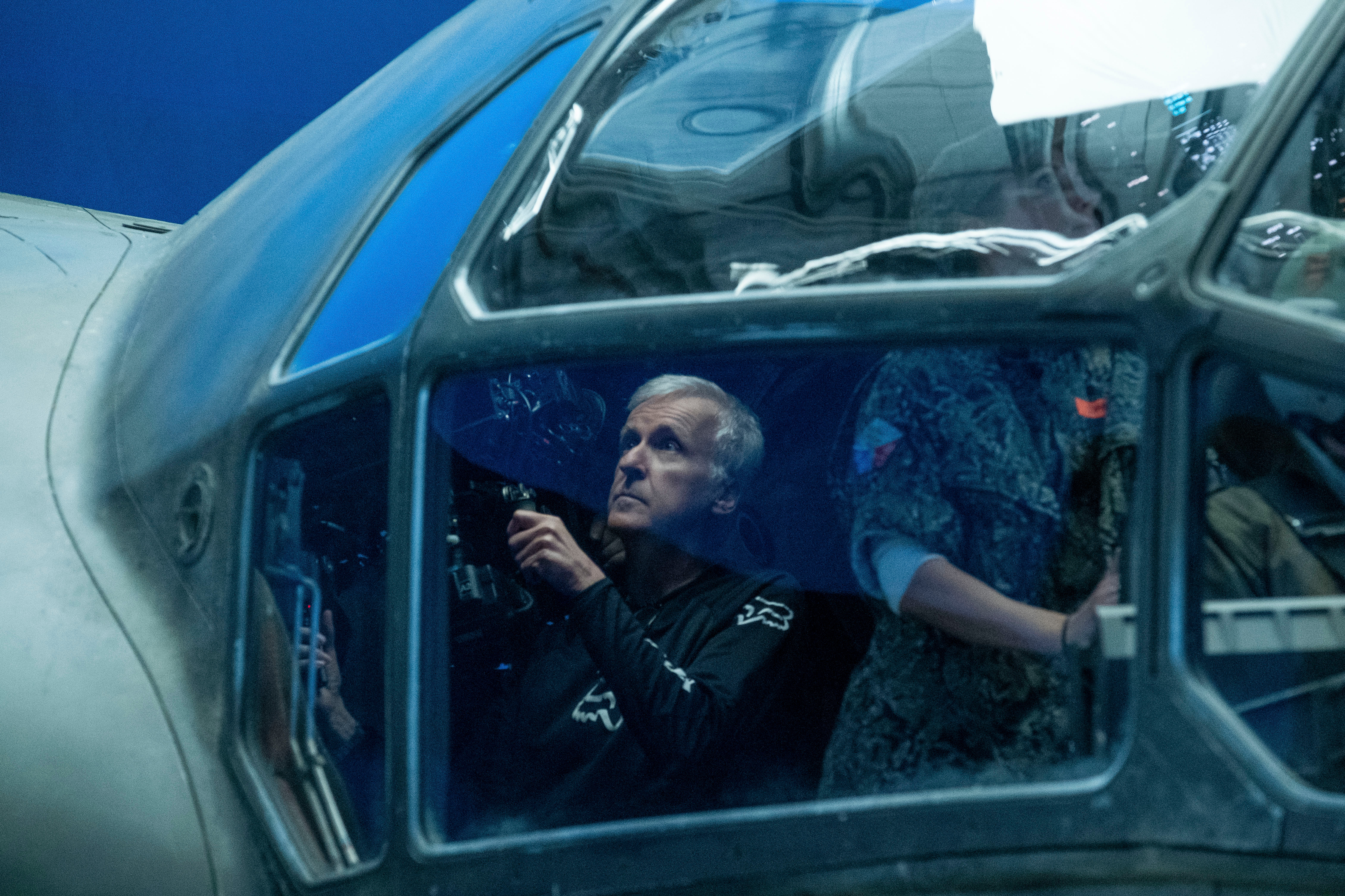 El director James Cameron durante una grabación submarina. 