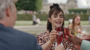 De Netflix al bar: el trago que se impone en la serie «Emily in Paris»