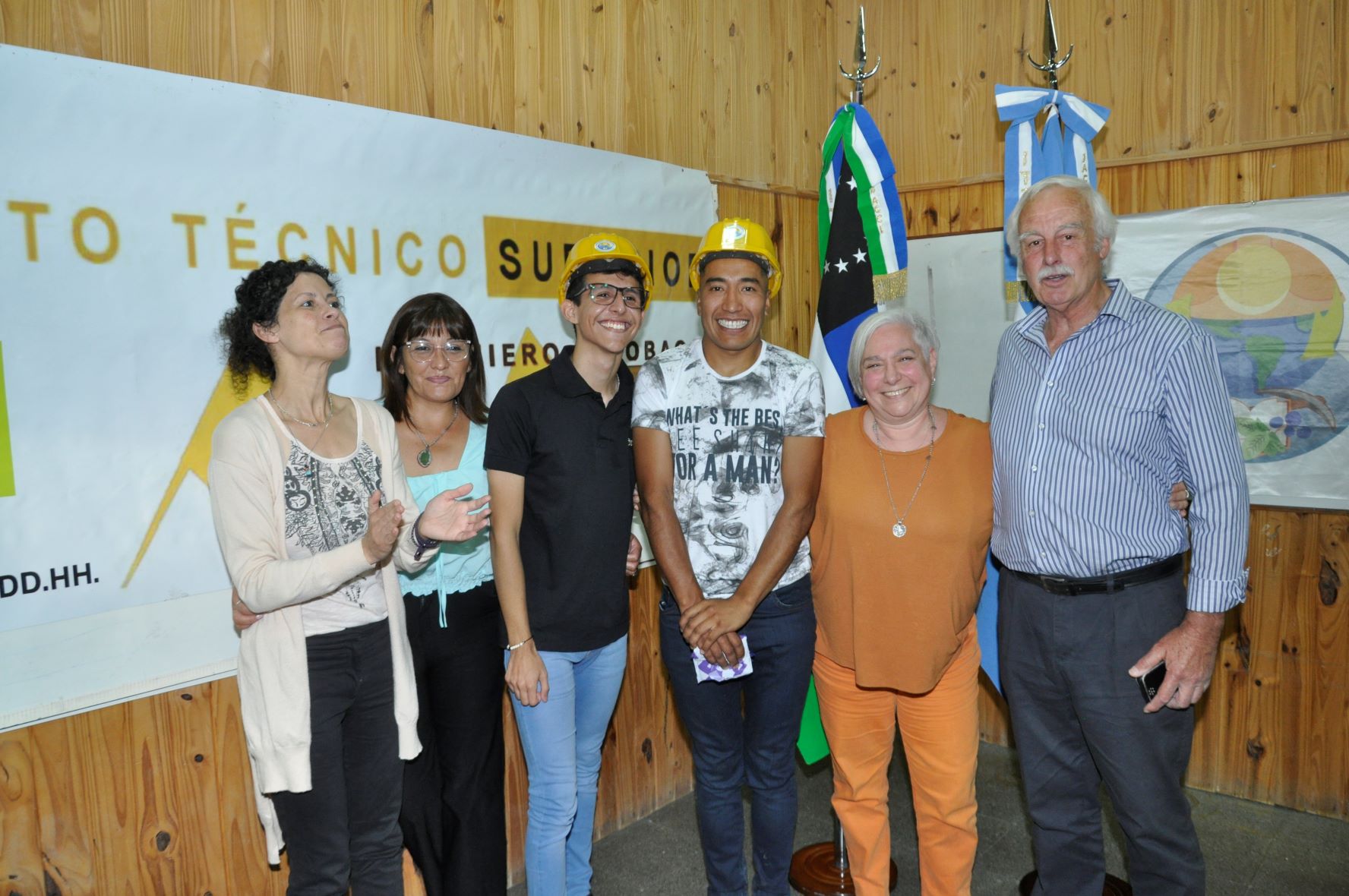 Dos nuevo egresados el ITS de Jacobacci: Julio Pino y Alan Laurín se recibieron de Técnicos Superiores en Operaciones Mineras. Foto: José Mellado. 