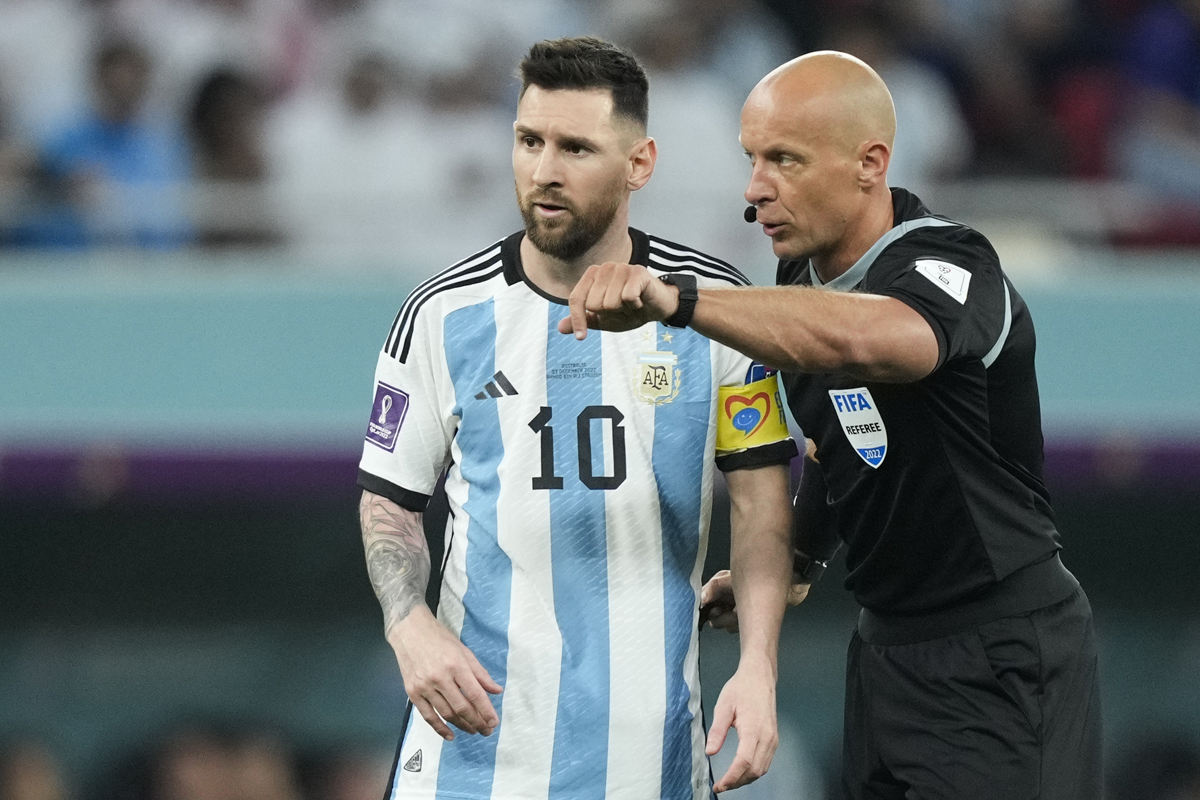 Szymon Marciniak es el árbitro de la final entre Argentina y Francia. (AP Photo/Jorge Saenz)