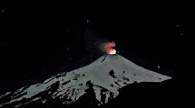 Imagen de Volcán Villarrica: las impresionantes fotos del neuquino que vive al pie del gigante en alerta amarilla