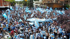 Zapala: Así se festeja que somos campeones del mundo en la ciudad del Huevo Acuña