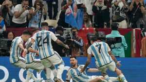 Mundial Qatar 2022: así fue el penal a Di María y el gol de Messi