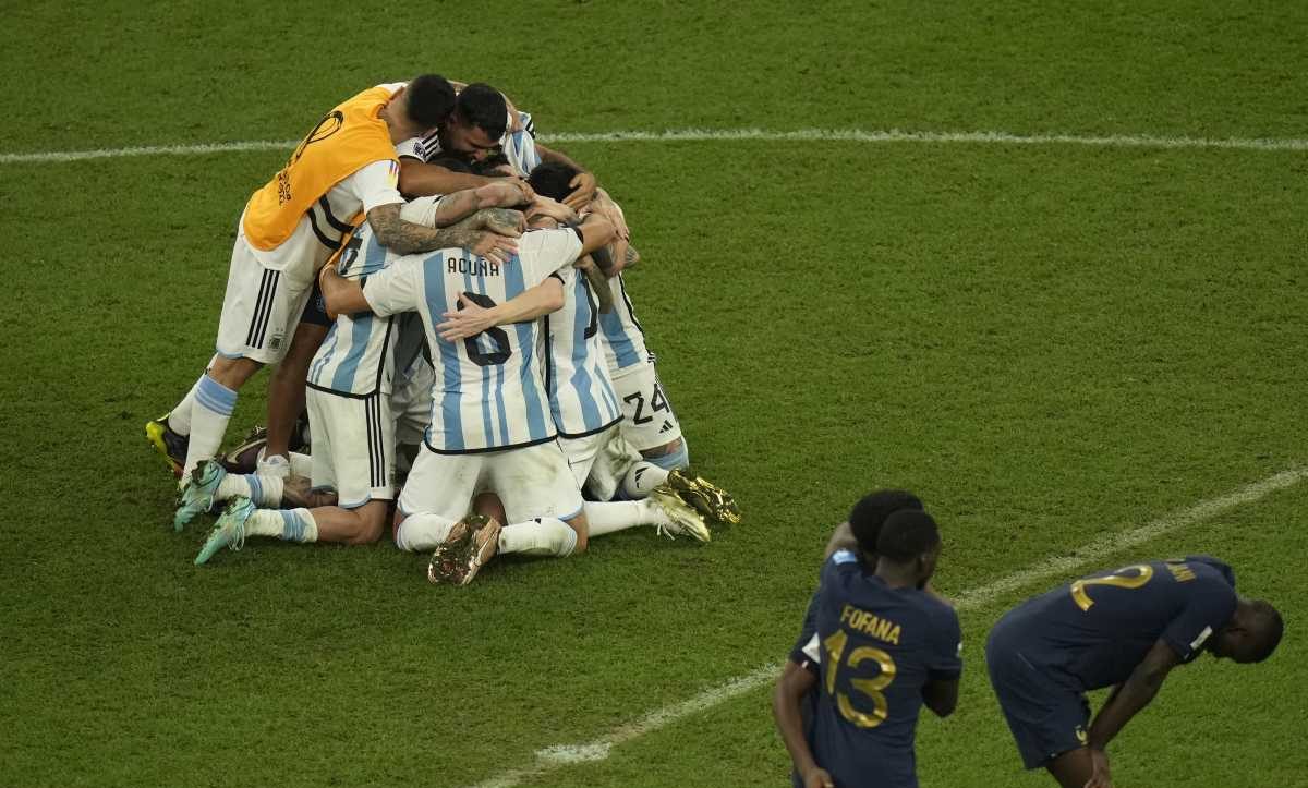 Una final que tuvo de todo con final feliz para Argentina. (Foto: AP)