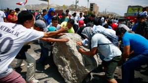 Al menos 18 muertos en Perú por las protestas tras la destitución de Castillo