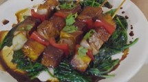 Imagen de Brochettes de vegetales, tofu y manzana