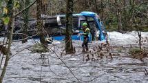 Imagen de Tragedia navideña en Galicia: murieron cinco personas al caer un micro a un río