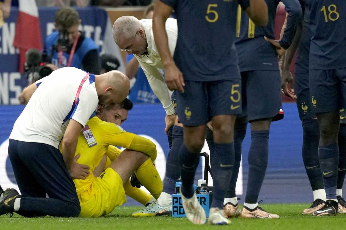 El duro golpe que recibió la selección francesa tras la derrota frente a Argentina, suspendió los recibimientos en París. Foto AP/Frank Augstein.