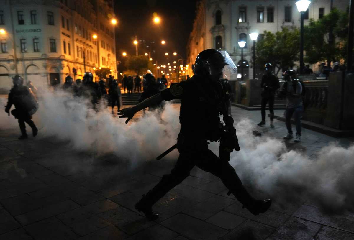 Tras la confirmación de los dos jóvenes muertos en las protestas, el Congreso citó a declarar a funcionarios del gobierno peruano. Foto Archivo.